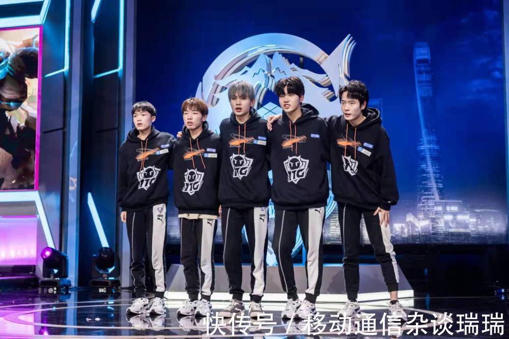 她选择了更 她选择了更